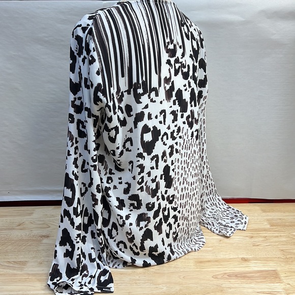 CAbi Animal Print Faux Wrap Scoop neck Long Sleeve Blouse - Picture 4 of 11